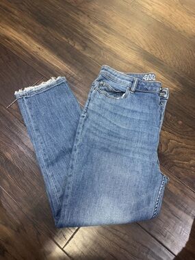 Good Hart Light Blue High-Rise Cropped Jeans with Frayed Hem